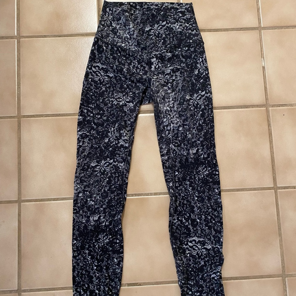 Lululemon High Rise Align 25” Patterned size 2